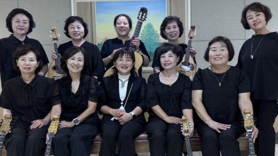Das Benissimo Mandolin Ensemble aus Südkorea tritt in Grafenwöhr auf. (Bild: Florin Alexandru)