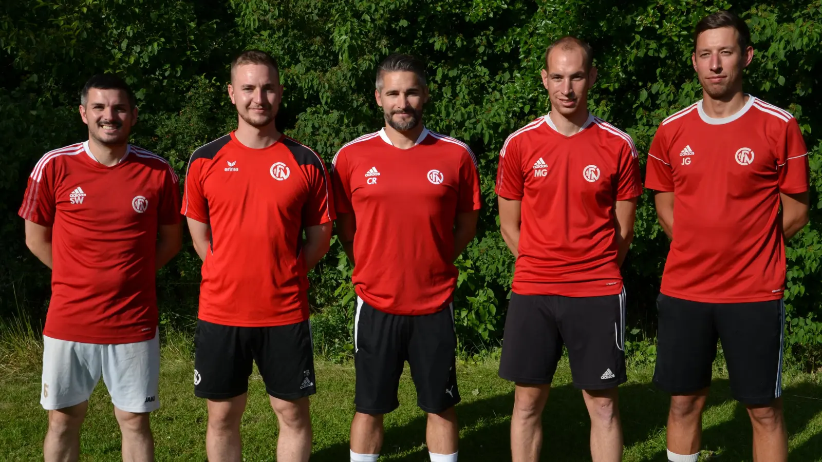 stv. Abteilungsleiter Sven Wuttig und Timo Bielesch, Trainer Christian Ringler, Manuel George, 1. Vorsitzender Jeremias George (von links nach rechts) (Bild: Joachim Thümmler)