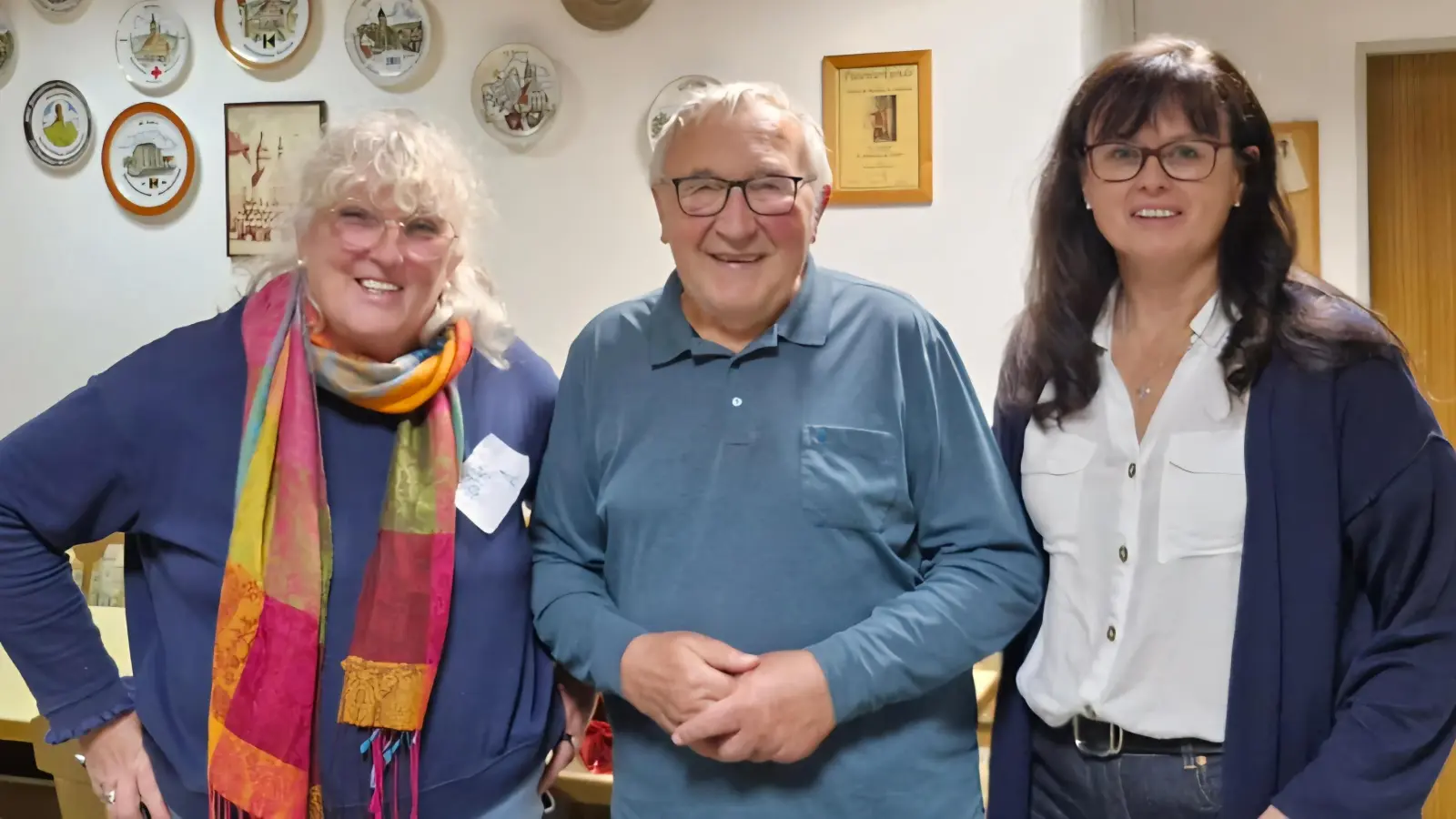 Schafkopfkurs für Anfängerinnen der Frauenunion Auerbach, von links nach rechts: Gabriele Appl, Heiner Kohl, Birgit Barth (Bild: Gisela Tirsch)