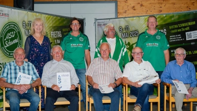 Gründungsmitglieder mit Bgm. Brigitte Bachmann Mühlinghaus, 1. Vorstand Thomas Melzer und 2. Vorstand Thomas Nitzbon (Bild: Eva Dehling)