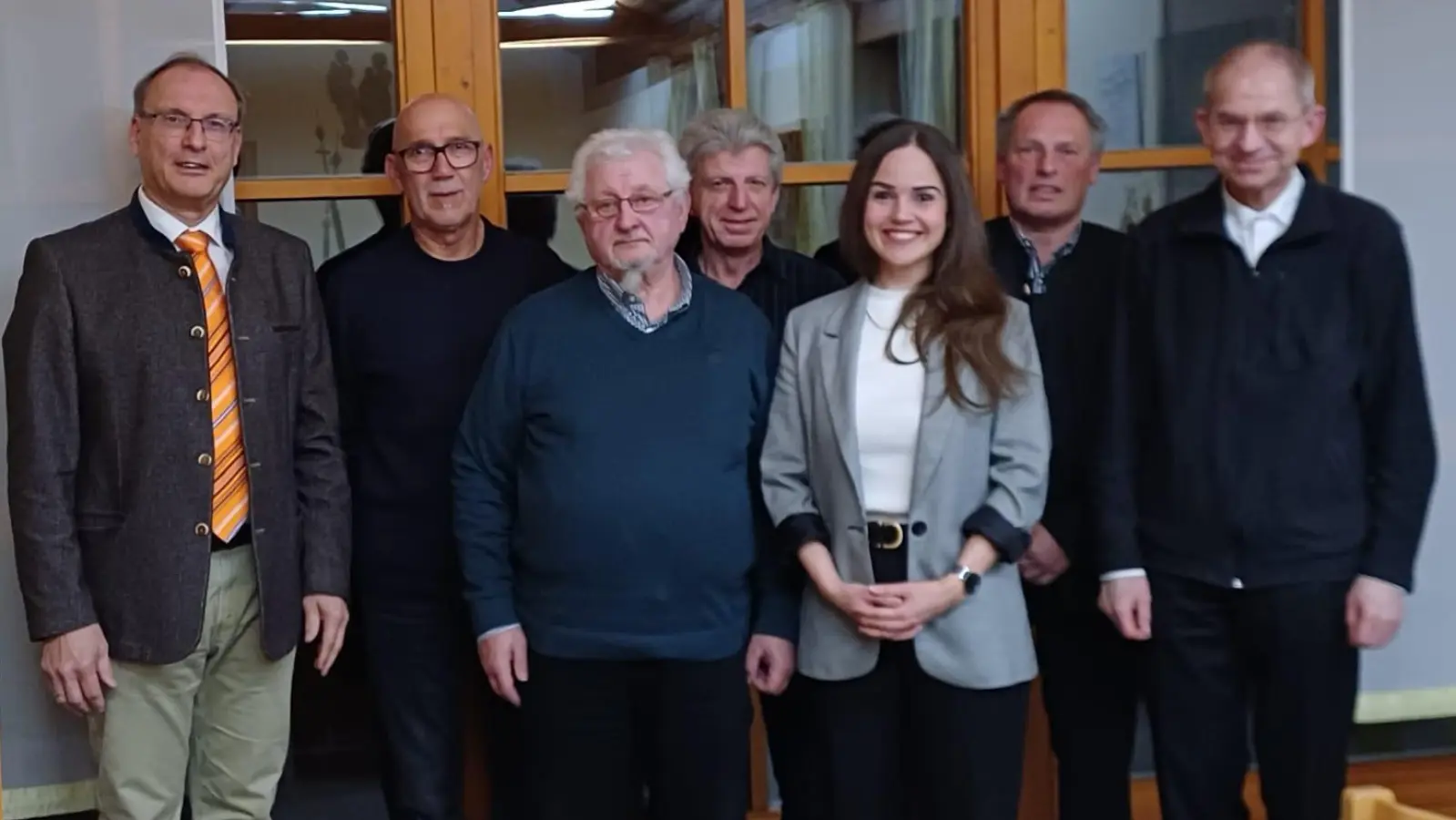 Die neue Vorstandschaft der KF Hirschau (v. l. n. r.): Vorsitzender Hans Fleischmann, Beisitzer Siegfried Schorner, Kassier Erwin Bauer, Beisitzer Albert Meindl, Schriftführerin Christina Wisneth, 2. Vorsitzender Lothar Meier, Präses Johann Hofmann. (Bild: Karin Meier)