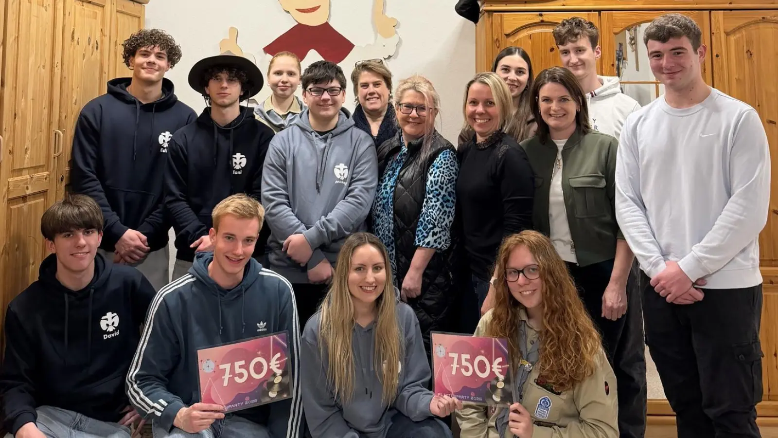 Spendenübergabe des offenen Frauentreffs (Bild: Astrid Koller)