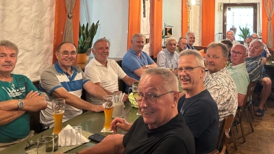 Die FV-Senioren freuen sich über den Gegenbesuch des Jugendbeauftragten. (Bild: Martin Winkler)