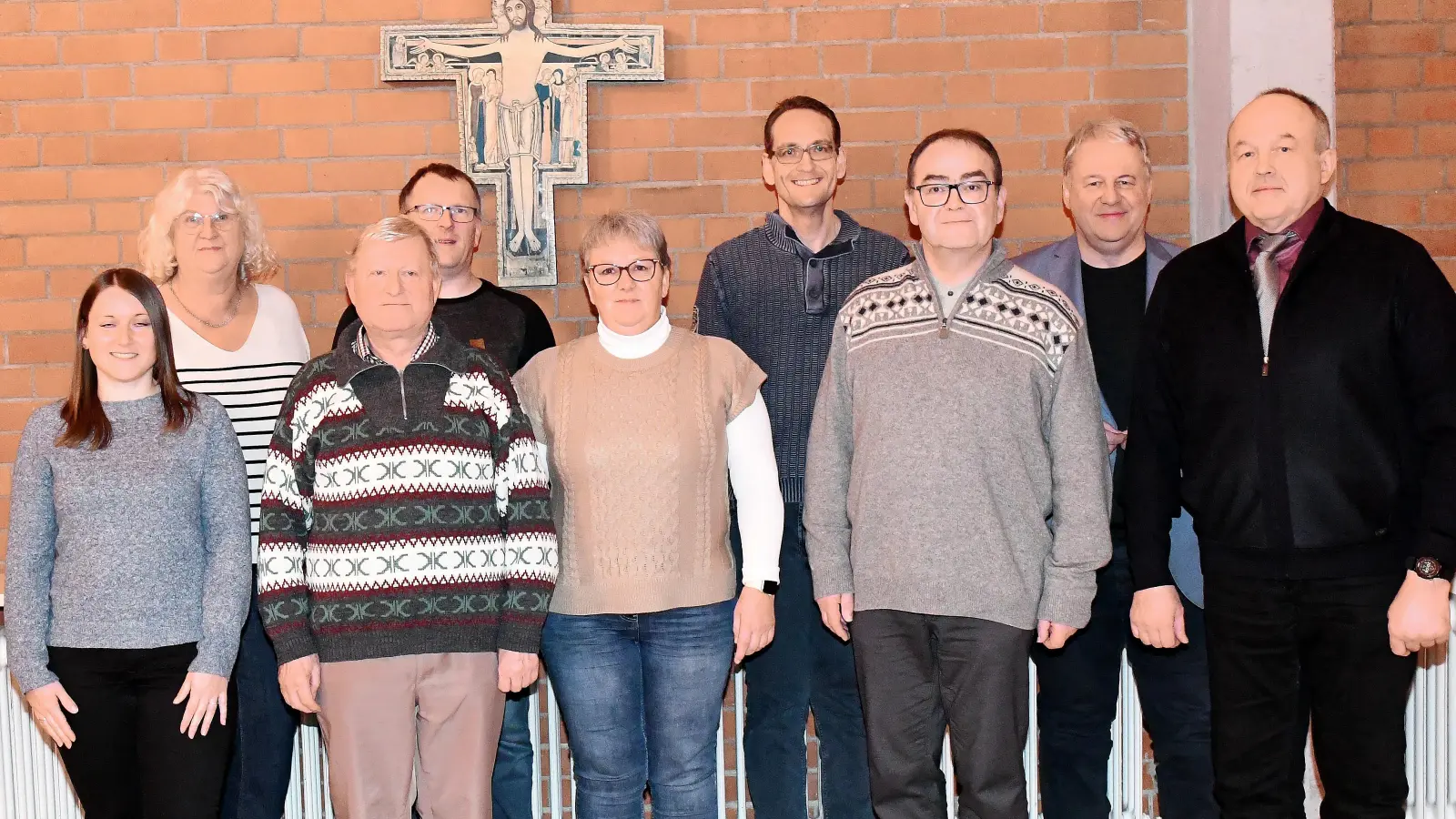 Die neu gewählte Vorstandschaft der Mesnervereinigung AM-SU-Ro, SAD (von LInks) Martina Piehrmann, Simone Wonneberger, Wilhelm Birner, Josef Beer, Silvia Büchold, Christian Pechtl, Pfarrer Herbert Mader, Landrat Richard Reisinger, Rudolf Gehr. (Bild: Alfred Schorner)