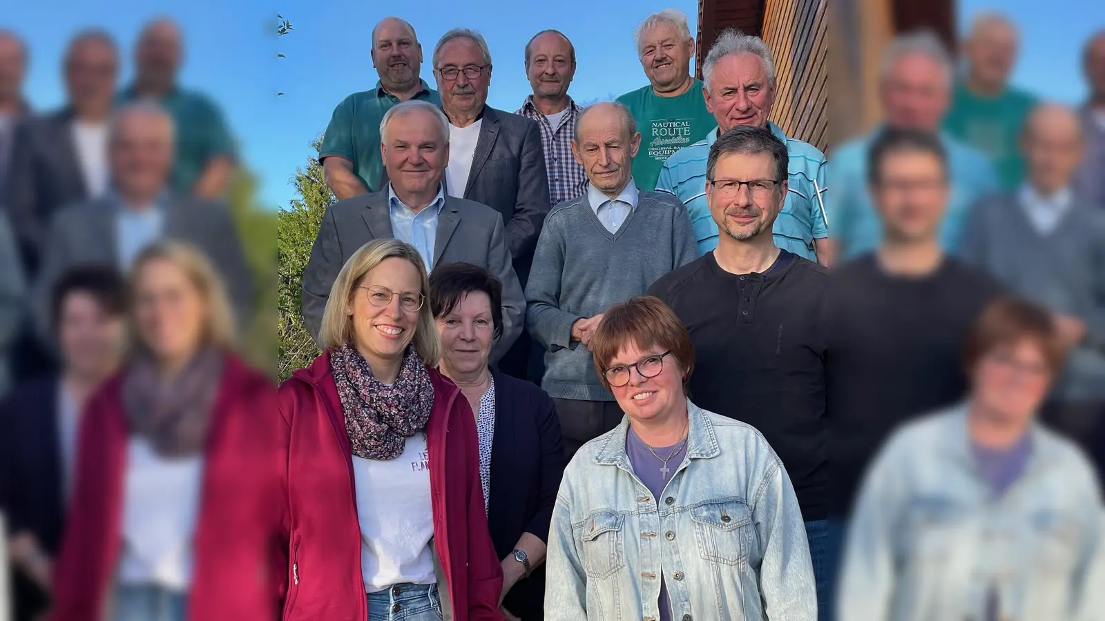 Neue Vorstandschaft mit Vorsitzenden Reinhold Gößner (2. Reihe 1. v. r.) sowie 2. Vorsitzende Sylvia Nickl-Heser (1. Reihe 1. v. r.) mit Vorstandschaft und Bürgermeister (Bild: Wolfgang Nickl)