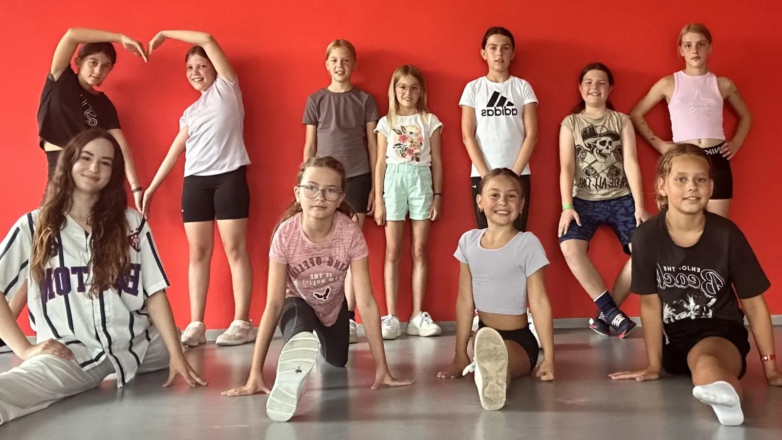 Die Gruppe der Teilnehmerinnen, vorne links die Leiterin Emely Baldauf (Bild: Wolfgang Rahm)