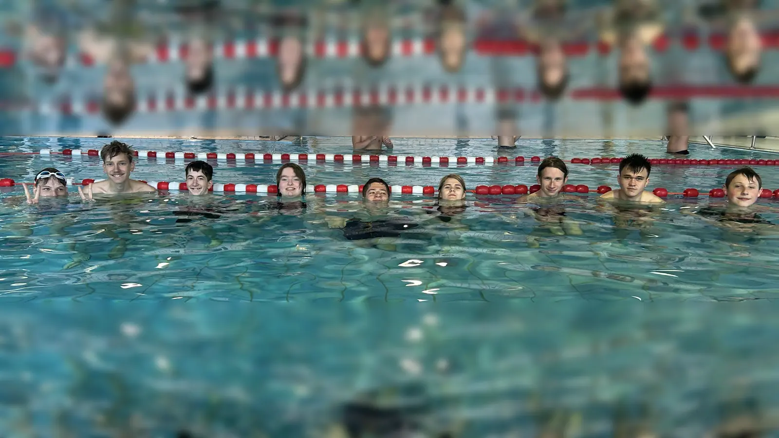 Erfolgreich nahm das Team aus der Schule am Kleefeld im HPZ Irchenrieth am Bezirksturnier im Schwimmen in Mitterteich teil, beim Ausdauerwettbewerb verteidigten die Irchenriether den Bezirkstitel. (Bild: Albert Gruber)