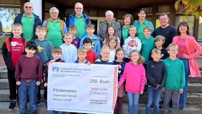 Spendenübergabe an den Förderverein (Bild: Klaus Fischer)