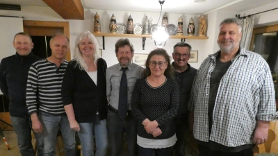 von links beginnend Manuel Zeitler, Nikolaus Dziajlo, Jacqueline Dziajlo, Bernhard Stilp, Sabine Dietz, Emmeram Dumler, Stephan Schmalzreich (Bild: Markus Münchmeier)