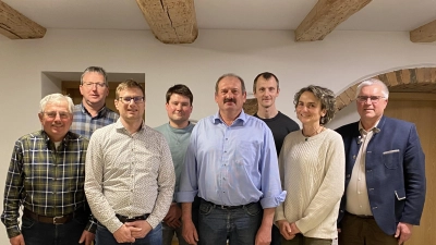 Das Bild zeigt die neu gewählte Vorstandschaft der Jagdgenossenschaft Pamsendorf mit Bürgermeister Richard Tischler.  (Bild: Andreas Lippert)