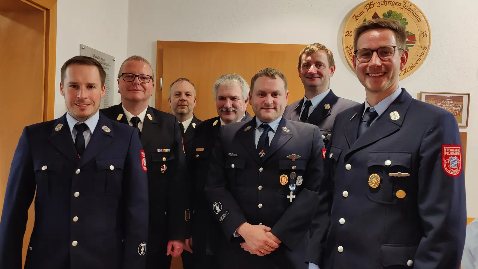 v. l. Sven Wurzer, KBR Christof Strobl, KBM Michael Schmidt, KBI Hans Sperber, 2. Kommandant Gerd Pürner, 1. Kommandant Armin Linhard, 2. Vorstand Johannes Appel. (Bild: Johanna Dollacker-Gradl )