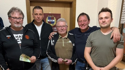Von links Jürgen Wiezorek, Dieter Biersack, Heiner Rausch, Richard Dötsch sowie FCV-Vorstandsmitglied Marco Lautner.  (Bild: Eric Fastenmeier)