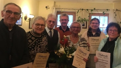 Von links nach rechts: Gust Sperber, Sieglinde Sperber; Edwin Ulrich; Bürgermeister Wolfgang Braun; Marianne Köllner; Elke Ulrich und Anna Koller. (Bild: Edwin Ulrich)