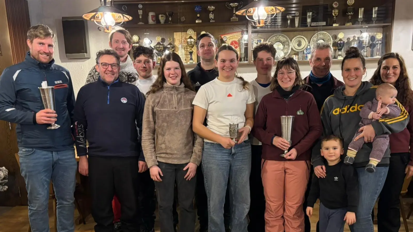 Sieger Damen, Herren und Jugend der Vereinsmeisterschaft. (Bild: Manuel Hahn)