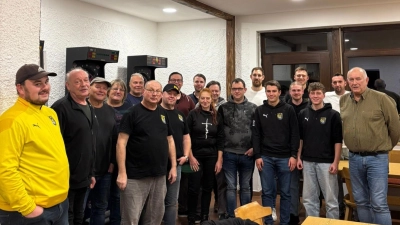 Gruppenbild der Teilnehmer an der Feier. (Bild: Peter Bachmann)