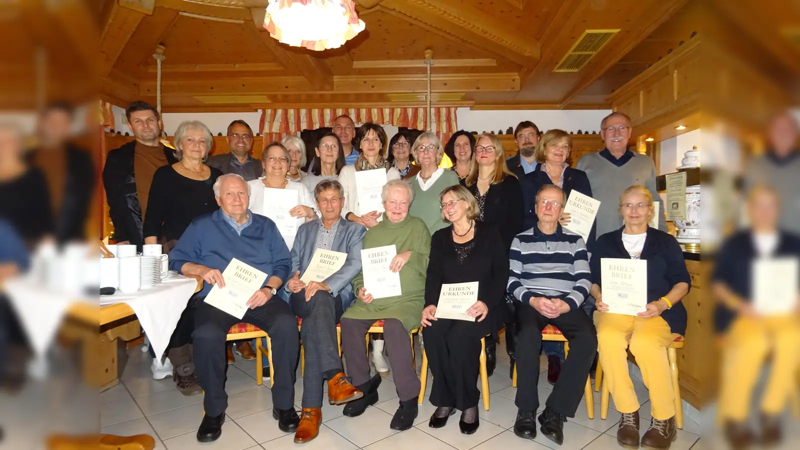 Mitgliederehrung des BLLV-Kreisverbands Weiden. (Bild: Klaus Hartmannsgruber/exb)