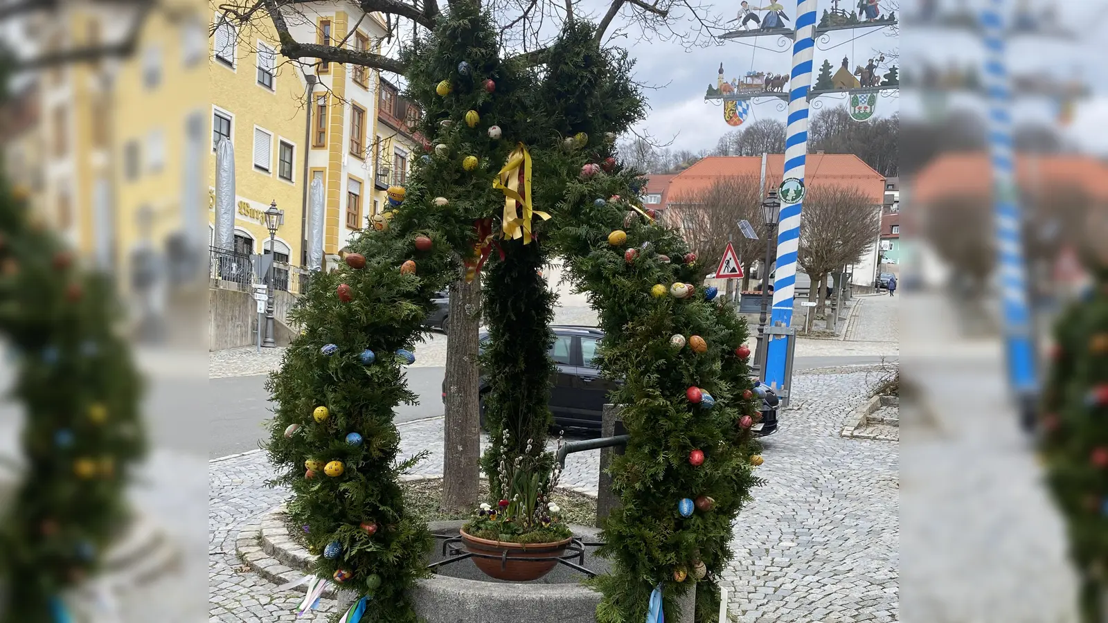 Der vom Siedlerbund gestaltete Osterbrunnen ziert den Marktplatz (Bild: Josef Glas )