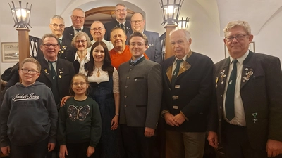 Ihr Bestes gaben die Edelweiß-Vereinsmeister 2026: (von links) Luis Heidl, Richard Schwarz, Günter Heidl, Klaus Böller, Ida Sophie Heidl, Erika Borisch, Wolfgang Borisch, Franziska Kräckl, Norbert Kummert, Michael Schübel, Dr. Sebastian Grabowski, Tobias Heidl, Josef Böller und Sportleiter Reinhard Daller.  (Bild: Renate Daller)