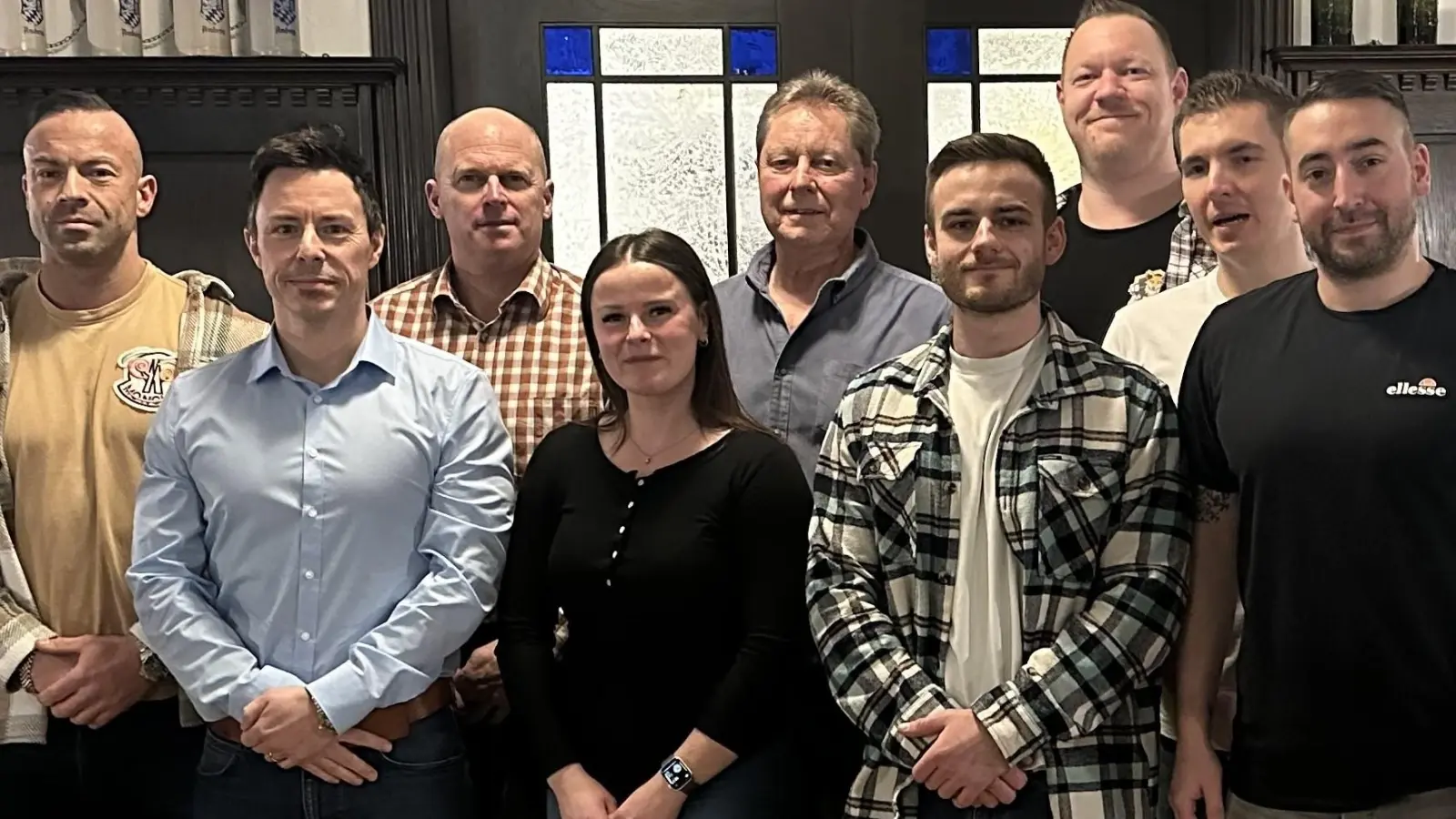 Der Athletic-Club Amberg wählte seine Vereinsfunktionäre neu. Von links: Raphael Fuchs, Marcus Helfensdörfer, Roland Troidl, Laura Porst, Wolfgang Fuchs, Marco Hoffmann, Claus Piechatzek, Daniel Wirth und Danny Naber. (Bild: bim)