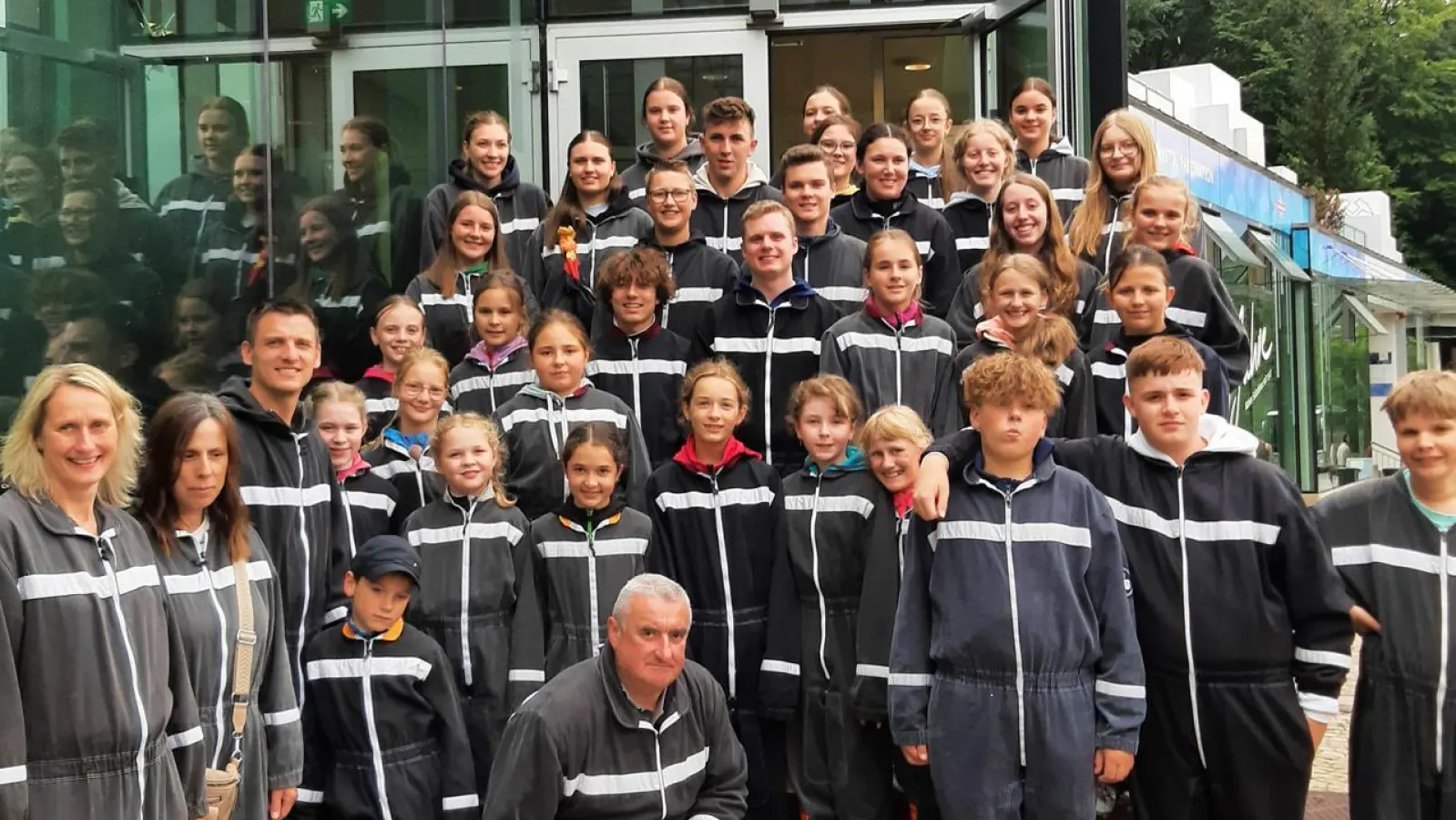 Beim Besuch des Salzbergwerks ging es für die Ministrantinnen und Ministranten, ihre Begleiter und Pfarrer Kaufmann tief unter die Erde – ein besonderes Erlebnis, das sicher noch lange in Erinnerung bleiben wird. (Bild: Anita Niebauer)