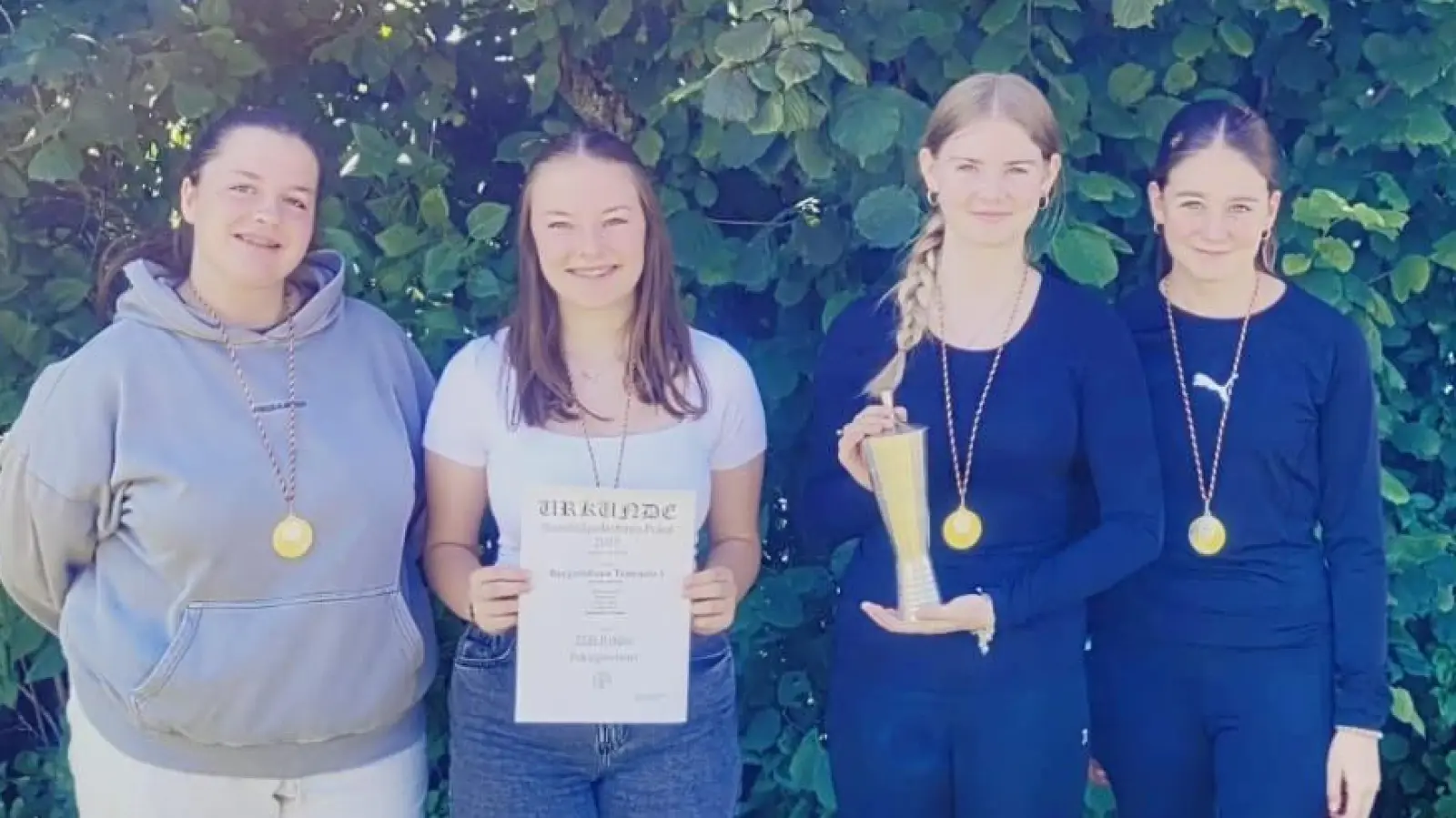 Glückliche Gewinner des Stumfollpokals von li. nach re: Lehner Eva, Lehner Nina, Horoszak Mia und Jana Stahl (Bild:  Wolf Franziska )