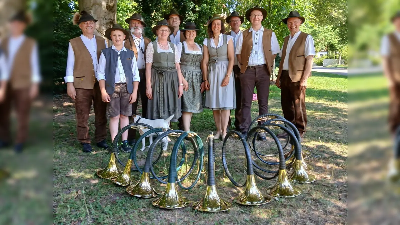 Gemeinsam für den guten Ton: Die Parforcebläsergruppe vereint Tradition, Natur und Musik.<br>Von links nach rechts: <br>Jochen Scharrer, Emil Erlwein, Eberhard Wild, Heidi Scharrer, Roland Schleicher, Gabi Schleicher, Lea Conrads, Hubert Bachmann, Hornmeister Markus Toesko, Ludwig Götz<br> (Bild: Peter Schiesser)