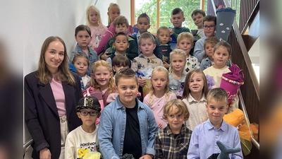 Die 1. Klasse der Seyfried-Schweppermann-Grundschule mit ihrer Klassenlehrerin Caroline Übler. (Bild: Ulrike Hampel-Sperlich)