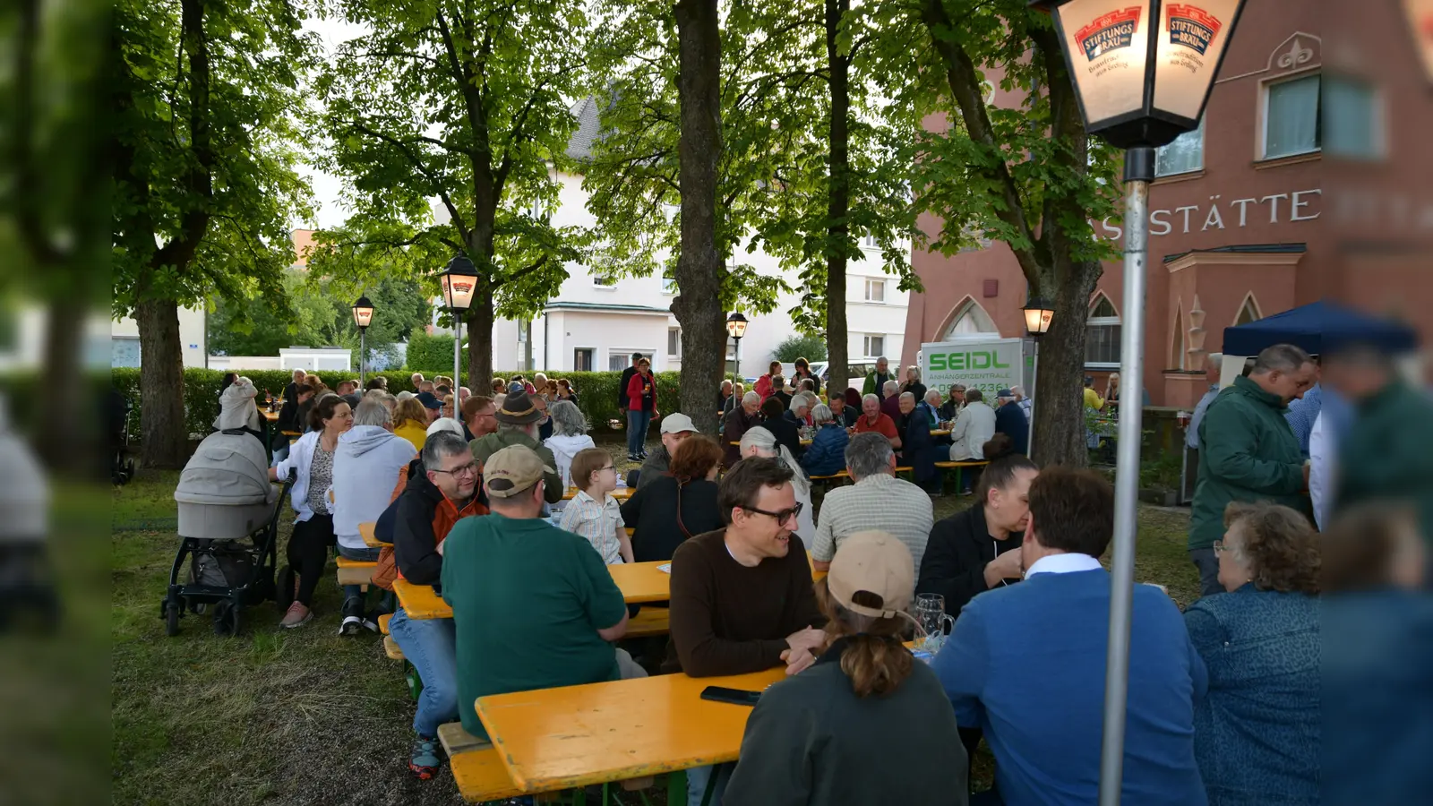 Der Andrang beim wiederbelebten Fest der CSU Rehbühl am Heimgarten war beeindruckend.  (Bild: Dagmar Nachtigall)