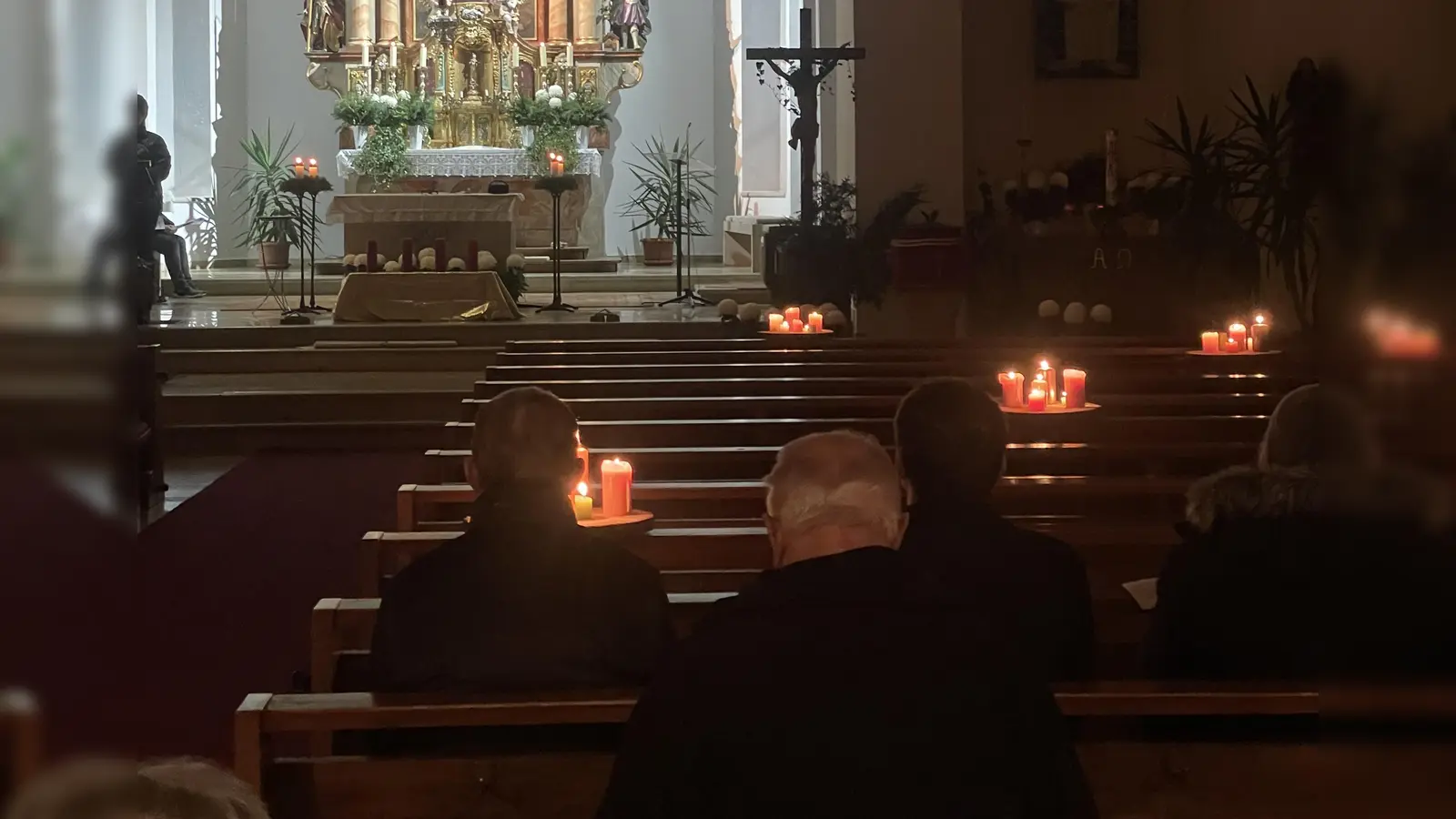Warme und einladende Atmosphäre in der St. Jakobuskirche Burkhardsreuth. (Bild: Carmen Pepiuk)