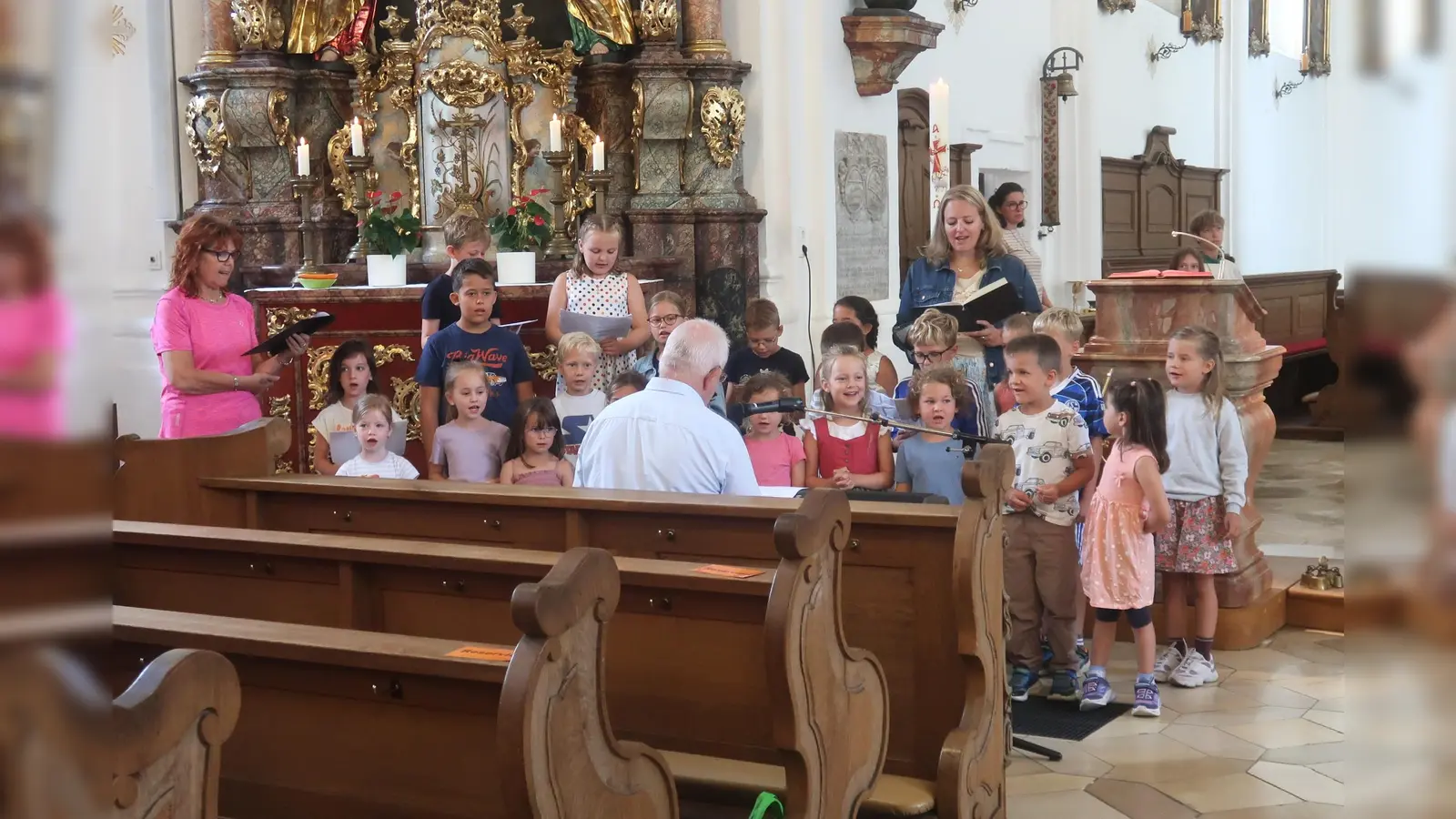 Der neu gegründete Kinderchor der Pfarrei Vilseck gestaltet zum zweiten Mal einen Familiengottesdienst in der Pfarrkirche St. Ägidius. (Bild: Rosi Hasenstab)