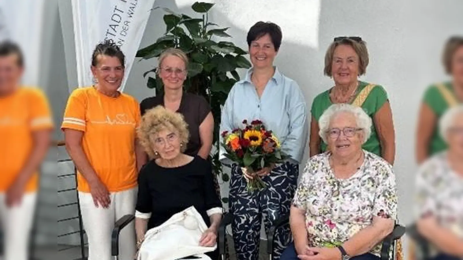 Beim Besuch im Rathaus gratulierten Vertreterinnen des Caritas Alten- und Pflegeheims St. Martin der Ersten Bürgermeisterin Tanja Kippes zum Amtsantritt. Auf dem Foto (von links): Andrea Adam (Betreuungsassistentin), Stefanie Fuchs (Einrichtungsleiterin), die Erste Bürgermeisterin Tanja Kippes, Karin Gläser (Heimbeiratsmitglied und ehrenamtliche Mitarbeiterin) (h.v.l.n.r.), Rita Siegert (ehrenamtliche Mitarbeiterin und Heimbeiratsmitglied) sowie Gerdi Dorner (Heimbeiratsvorsitzende) (v.v.l.n.r.). (Bild: Ramona Hermann)
