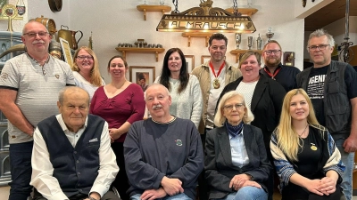 v.l.n.r. vorne: Xaver Schreiber, Dieter Fischer, Monika Sulzberger, Selina Sulzberger; hinten: Oswald Woppmann, Claudia Kammerer, Kerstin Ramming, Petra Benkner, Matthias Stumpf, Bianca Stumpf, Marco Luber, Heinz Stritzke (Bild: Petra Benkner )