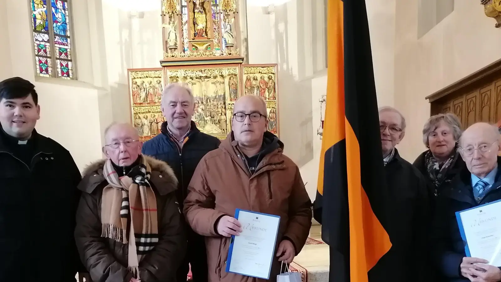 Die Kolpingsfamilie ehrte langjährige Mitglieder. Im Bild: (von links) Kaplan und Präses Ramon Rodriguez, Klaus Döbereiner, Herbert Konrad, Josef Weigl, Werner Berr und Karl Scheidler.  (Bild: kod)