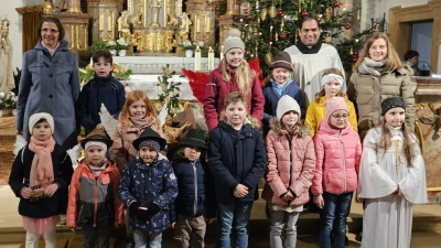 Die Mitwirkenden des Krippenspiels in Freihung. (Bild: Birgit Koppmann)