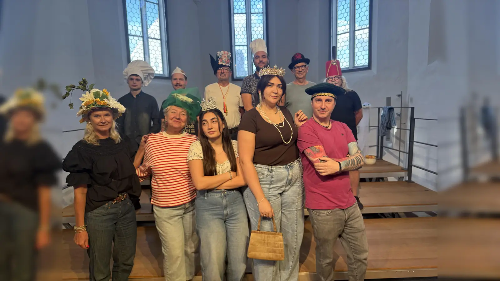 Das Ensemble des nabburgtheaters zeigt im Oktober „König Drosselbart“ in der Marienkirche in Nabburg. (Bild: Cosima Wittenzeller)
