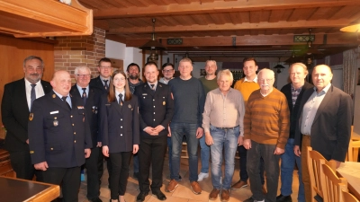 Feuerwehr Bernrieth: Mit im Bild - die Geehrten bei der Jahreshauptversammlung, Ehrengäste und die Festleiter des 150-jährigen Jubiläums im Jahr 2028. (Bild: Franz Völkl)