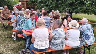 Grillabend des Kemnather Frauenbunds im Pfarrheimgarten. (Bild: Gabriele Böhm)