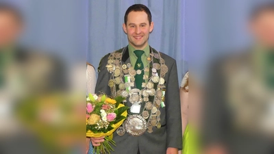 Das Bild zeigt den amtierenden Landesschützenkönig Matthias Reis von den Eichelbachschützen Weihern-Stein, der am 8. Juni um den Titel des Bundesschützenkönigs in Bassum kämpft.  (Bild: Sebastian Fleischmann)