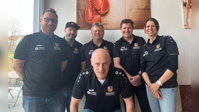 Bild: hinten von links: Eckl Oliver, Mrvec Marco, Singer Konrad, Gold Michael, Donhauser Gabi,<br> vorne: Scherm Thomas. (Bild: Michael Mutzbauer)