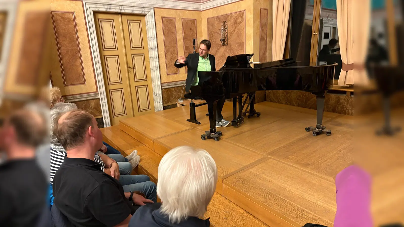 Andreas Lehmann beim Offenen Singen in Aktion. (Bild: Günter Dirnberger)