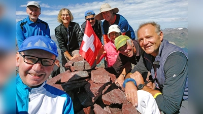 Tourenführer Rainer Rahn, Werner Dötterl, Birgit Schelter, Günter Reul, Christian Dressler, Karin Hollmann, Josef Kunz und Anton Hollmann (von links). (Bild: Rainer Rahn)