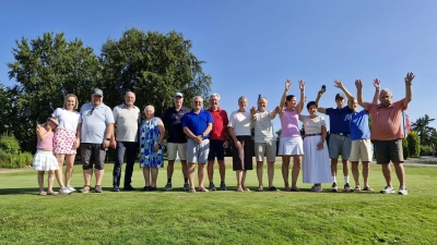 Der Sponsor mit den Siegern des Turniers (Bild: Andrea Graf )