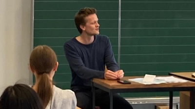 Kai Buchtal von „Planspiel” zu Besuch im PuG-Unterricht der Klasse 10b (Bild: Michael Arbter)