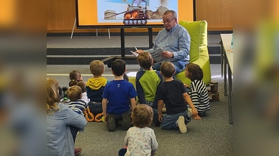 Lesereise in der Stadtbücherei. (Bild: Doris Seuster)