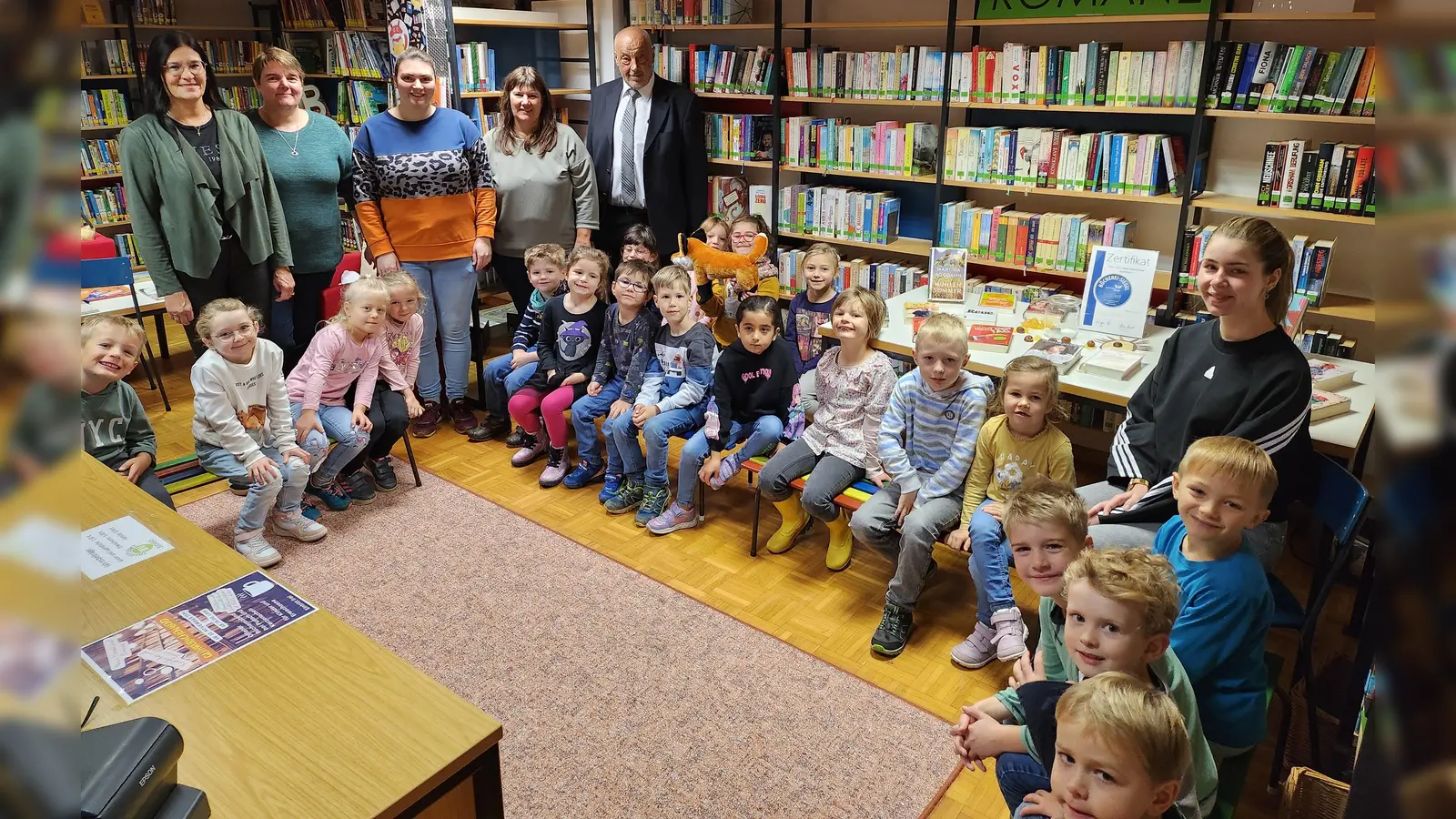 Kita und Schulkinder nach Ferien wieder in Bücherei. (Bild: Petra Reil)
