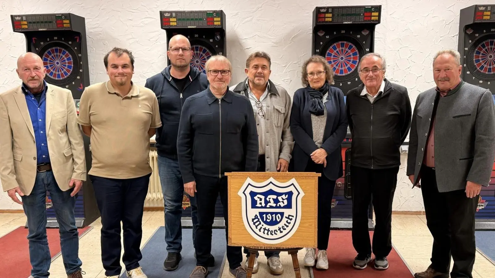 V.l. Peter Haibach, Lukas Hofmann, Ben Fuhrmann, Andreas Dressel, Klaus Schuller, Bärbel und Peter Pufler, Hans Brandl. (Bild: Anja Dressel)
