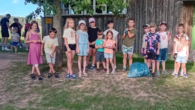 Viel Müll fanden die Kinder bei der Ramadama- Aktion in Vorbach und Oberbibrach.  (Bild: Dominik Eckert)