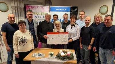 Spendenübergabe an den Förderverein der Grundschule Neustadt/WN (Bild: Walter Rustler)