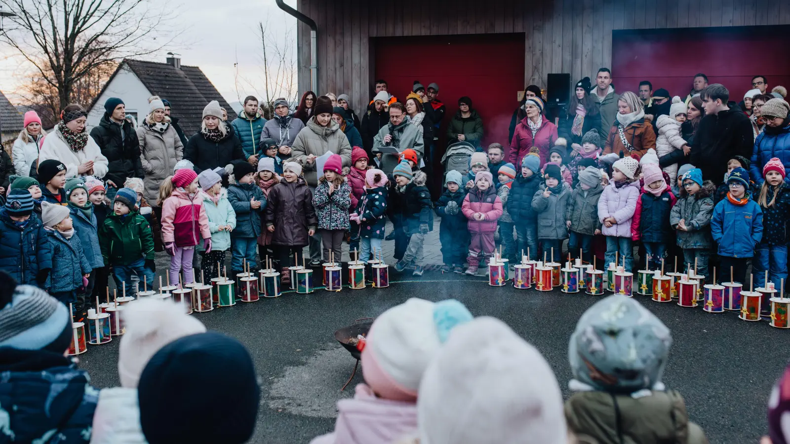 KiTa Don Bosco bei der Andacht (Bild: Maike Beimler)