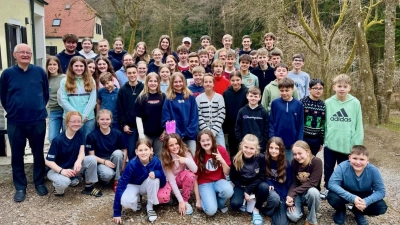 Gruppenfoto am Jugendlandheim Grimmerthal (Bild: Thomas Held)